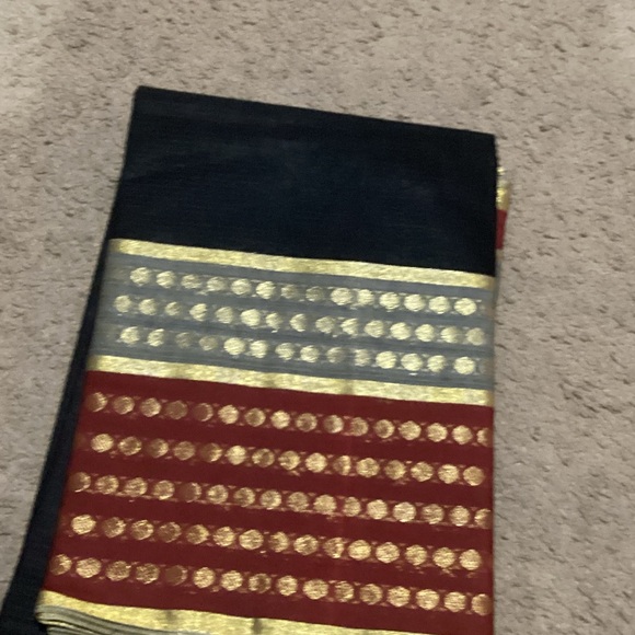 Elegant Black and red with gold cotton saree - Picture 6 of 6